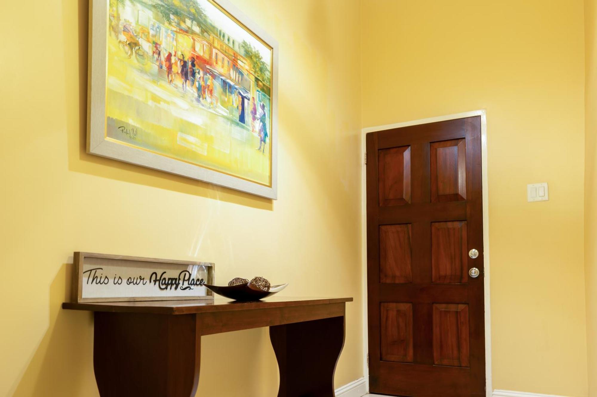 Choose To Be Happy At The Westbury - Two Bedroom Apartment كينغستون المظهر الخارجي الصورة