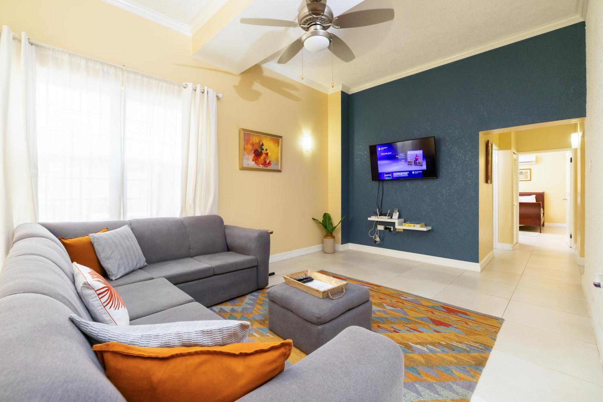 Choose To Be Happy At The Westbury - Two Bedroom Apartment كينغستون المظهر الخارجي الصورة