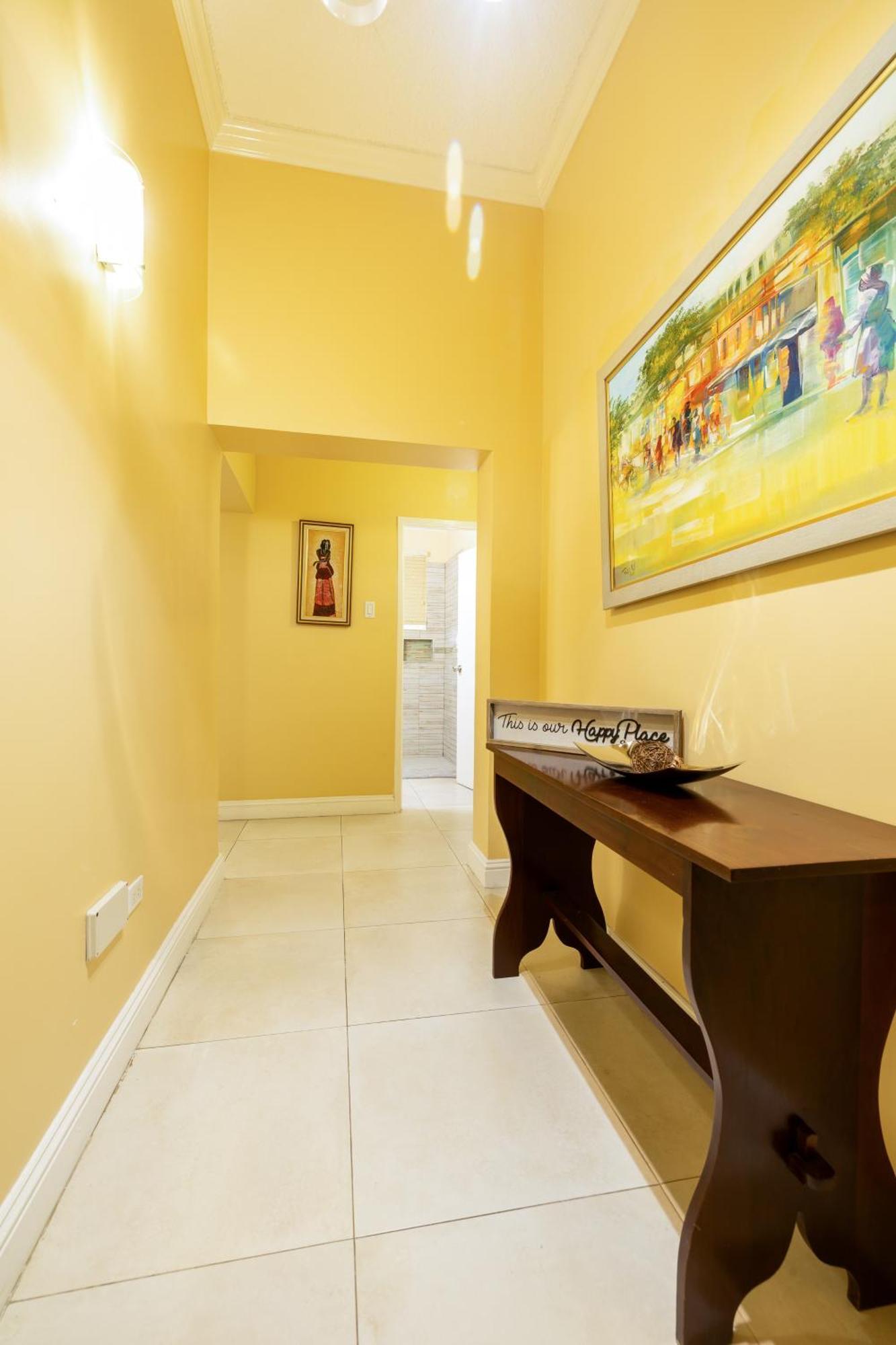 Choose To Be Happy At The Westbury - Two Bedroom Apartment كينغستون المظهر الخارجي الصورة