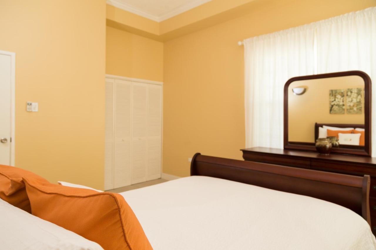 Choose To Be Happy At The Westbury - Two Bedroom Apartment كينغستون المظهر الخارجي الصورة