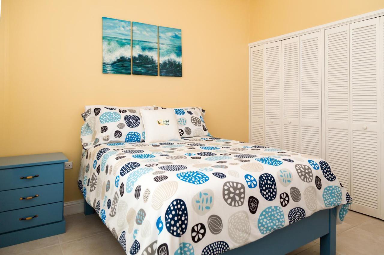 Choose To Be Happy At The Westbury - Two Bedroom Apartment كينغستون المظهر الخارجي الصورة